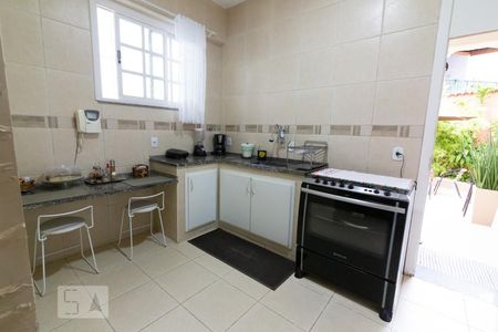 Casa à venda com 270m², 5 quartos e 1 vagaCozinha