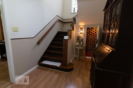 Casa à venda com 270m², 5 quartos e 1 vagaEscada