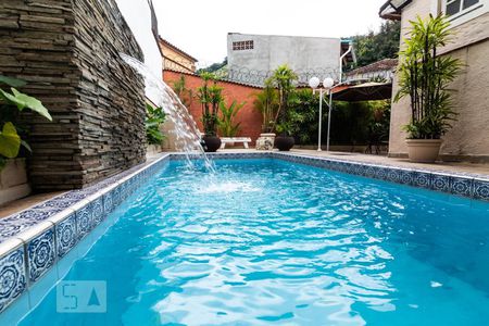 Casa à venda com 270m², 5 quartos e 1 vagaPiscina