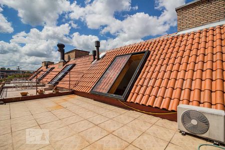 Casa de condomínio à venda com 220m², 3 quartos e 2 vagas Casa de condomínio à venda com 220m², 3 quartos e 2 vagasTerraço