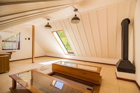 Casa de condomínio à venda com 220m², 3 quartos e 2 vagas Casa de condomínio à venda com 220m², 3 quartos e 2 vagassotão