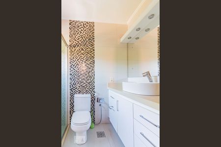 Casa de condomínio à venda com 220m², 3 quartos e 2 vagas Casa de condomínio à venda com 220m², 3 quartos e 2 vagasBanheiro da Suíte