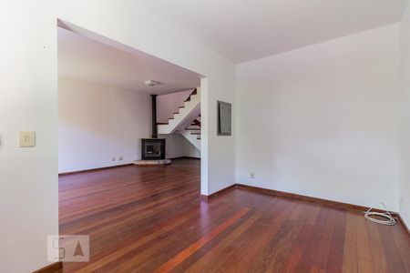 Casa de condomínio à venda com 220m², 3 quartos e 2 vagas Casa de condomínio à venda com 220m², 3 quartos e 2 vagasSala