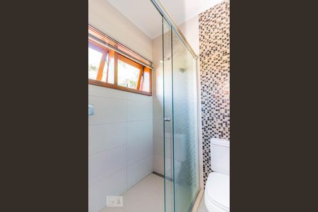 Casa de condomínio à venda com 220m², 3 quartos e 2 vagas Casa de condomínio à venda com 220m², 3 quartos e 2 vagasBanheiro da Suíte