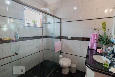 Casa à venda com 250m², 3 quartos e 7 vagasBanheiro da Suíte