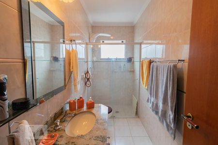 Casa à venda com 250m², 3 quartos e 7 vagasBanheiro Corredor