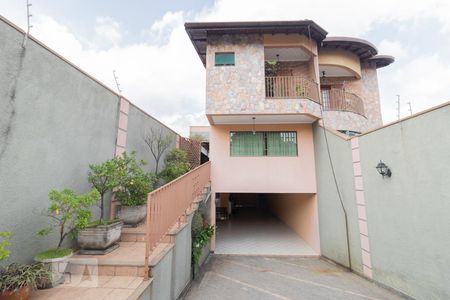 Casa à venda com 250m², 3 quartos e 7 vagasFachada