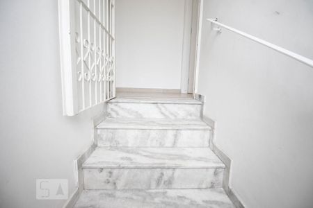 Casa para alugar com 150m², 3 quartos e 4 vagasEscada