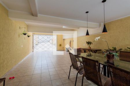 Casa à venda com 240m², 4 quartos e 5 vagasGaragem / Churraqueira