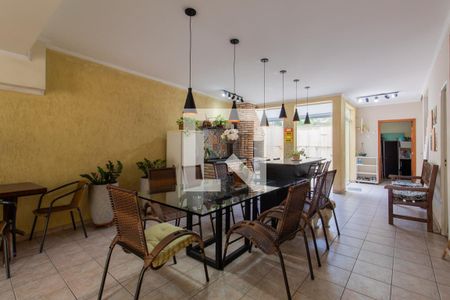 Casa à venda com 240m², 4 quartos e 5 vagasChurraqueira