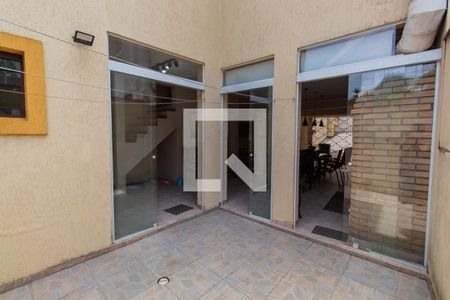 Casa à venda com 240m², 4 quartos e 5 vagasQuintal dos Fundos