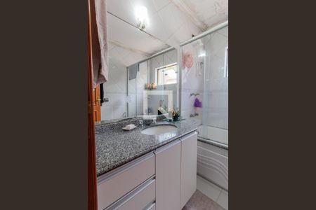 Casa à venda com 240m², 4 quartos e 5 vagasBanheiro do Quarto 1