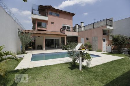 Casa à venda com 450m², 5 quartos e 4 vagasPiscina
