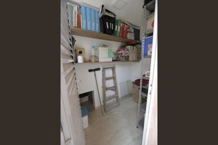 Casa à venda com 450m², 5 quartos e 4 vagasQuarto de Serviço