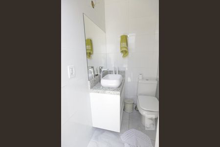 Casa à venda com 450m², 5 quartos e 4 vagasBanheiro externo