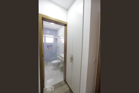 Casa à venda com 450m², 5 quartos e 4 vagasBanheiro da Suíte 2