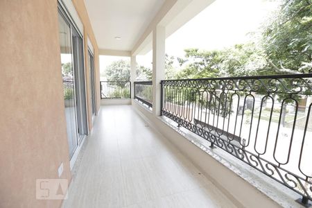 Casa à venda com 450m², 5 quartos e 4 vagasVaranda da suíte 2