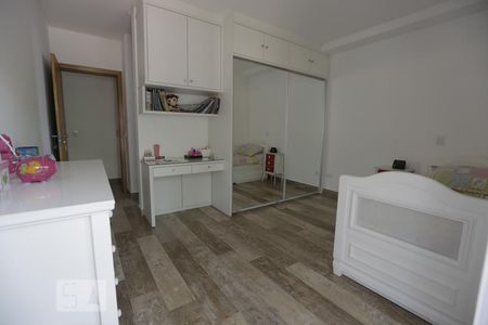 Casa à venda com 450m², 5 quartos e 4 vagasSuíte 3