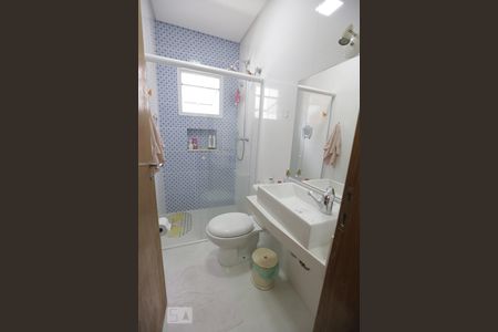 Casa à venda com 450m², 5 quartos e 4 vagasBanheiro da Suíte 2