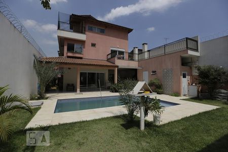 Casa à venda com 450m², 5 quartos e 4 vagasPiscina