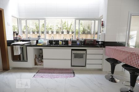 Casa à venda com 450m², 5 quartos e 4 vagasCozinha