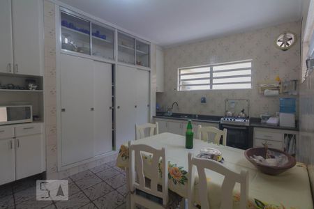 Casa à venda com 114m², 3 quartos e 2 vagas Casa à venda com 114m², 3 quartos e 2 vagasCozinha