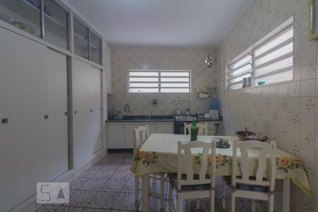 Casa à venda com 114m², 3 quartos e 2 vagas Casa à venda com 114m², 3 quartos e 2 vagasCozinha