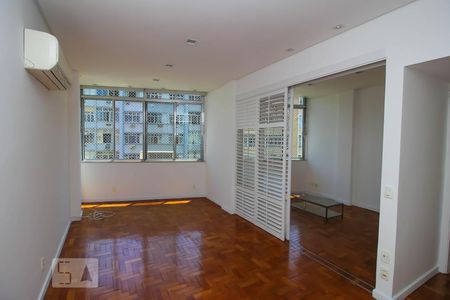 Sala de Apartamento com 2 quartos, 70m² Flamengo