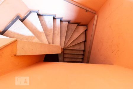 Apartamento para alugar com 70m², 2 quartos e 1 vagaEscada