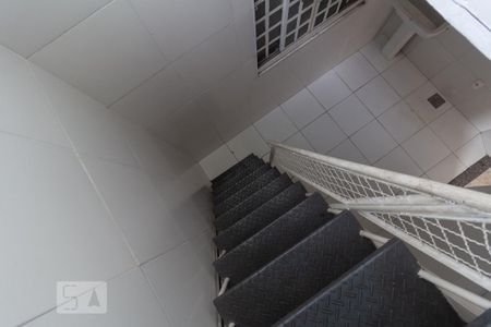 Apartamento para alugar com 70m², 2 quartos e 1 vagaEscada acesso Quarto de Serviço