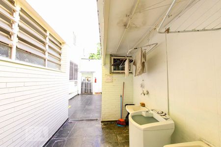 Casa à venda com 680m², 8 quartos e 4 vagas Casa à venda com 680m², 8 quartos e 4 vagasArea de Serviço