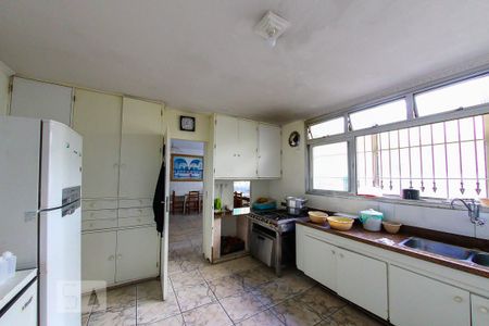 Casa à venda com 680m², 8 quartos e 4 vagas Casa à venda com 680m², 8 quartos e 4 vagasCozinha