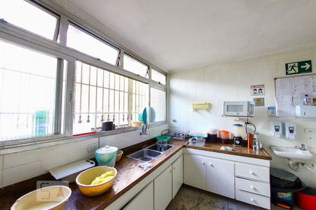 Casa à venda com 680m², 8 quartos e 4 vagas Casa à venda com 680m², 8 quartos e 4 vagasCozinha