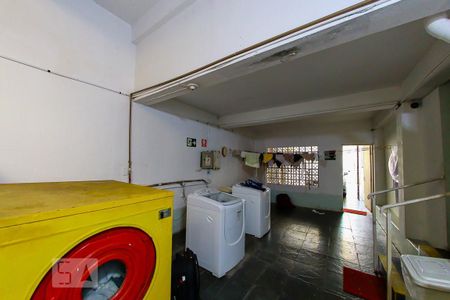 Casa à venda com 680m², 8 quartos e 4 vagas Casa à venda com 680m², 8 quartos e 4 vagasArea de Serviço