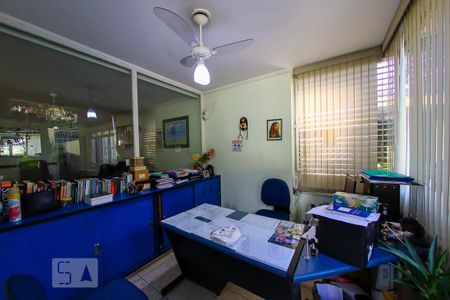 Casa à venda com 680m², 8 quartos e 4 vagas Casa à venda com 680m², 8 quartos e 4 vagasQuarto 8