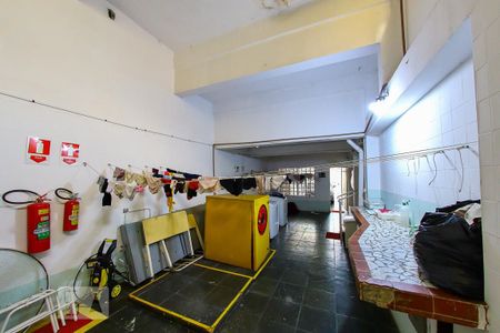 Casa à venda com 680m², 8 quartos e 4 vagas Casa à venda com 680m², 8 quartos e 4 vagasArea de Serviço