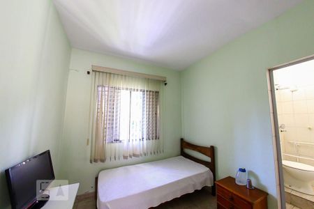 Casa à venda com 680m², 8 quartos e 4 vagas Casa à venda com 680m², 8 quartos e 4 vagasQuarto 5