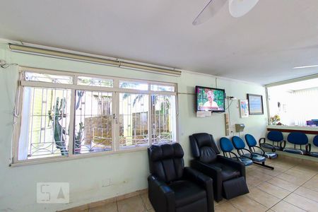 Casa à venda com 680m², 8 quartos e 4 vagas Casa à venda com 680m², 8 quartos e 4 vagasSala