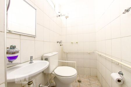 Casa à venda com 680m², 8 quartos e 4 vagas Casa à venda com 680m², 8 quartos e 4 vagasBanheiro