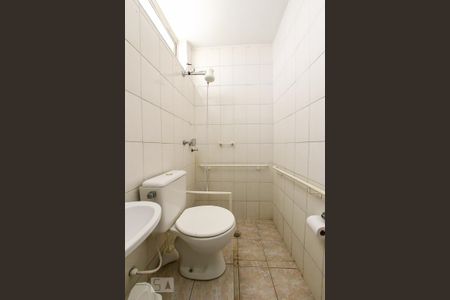 Casa à venda com 680m², 8 quartos e 4 vagas Casa à venda com 680m², 8 quartos e 4 vagasBanheiro