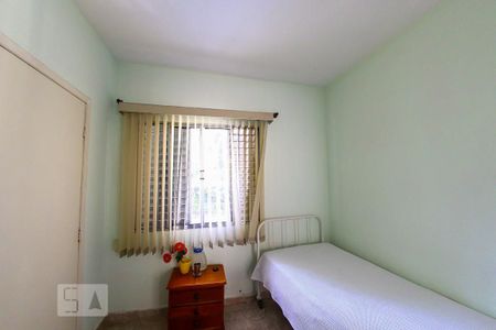 Casa à venda com 680m², 8 quartos e 4 vagas Casa à venda com 680m², 8 quartos e 4 vagasQuarto 4