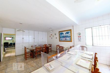 Casa à venda com 680m², 8 quartos e 4 vagas Casa à venda com 680m², 8 quartos e 4 vagasSala