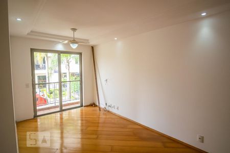 Sala de apartamento para alugar com 3 quartos, 65m² em Vila Ivone, São Paulo