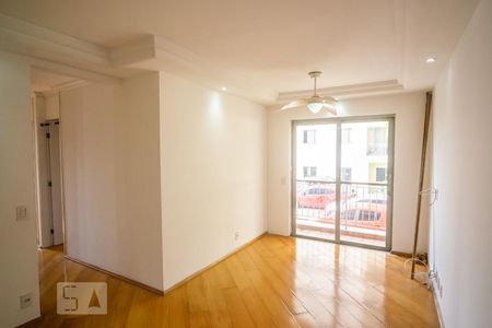 Sala de apartamento para alugar com 3 quartos, 65m² em Vila Ivone, São Paulo