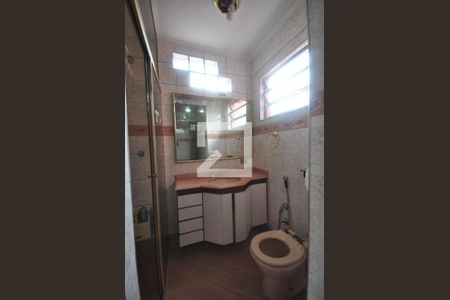 Casa à venda com 200m², 4 quartos e 4 vagasBanheiro da Suíte 1