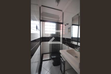 Casa à venda com 200m², 4 quartos e 4 vagasBanheiro 1 da Suíte 2