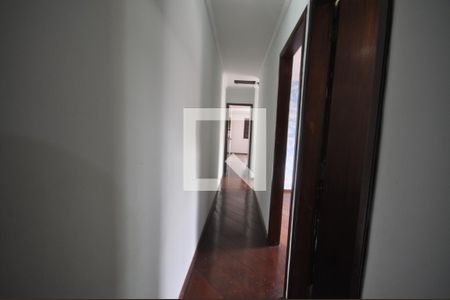 Casa à venda com 200m², 4 quartos e 4 vagasCorredor