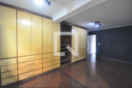 Casa à venda com 200m², 4 quartos e 4 vagasSuíte 2