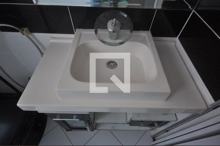 Casa à venda com 200m², 4 quartos e 4 vagasBanheiro 1 da Suíte 2