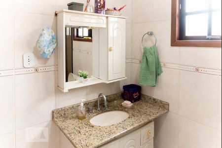 Casa à venda com 166m², 4 quartos e 2 vagasBanheiro 1